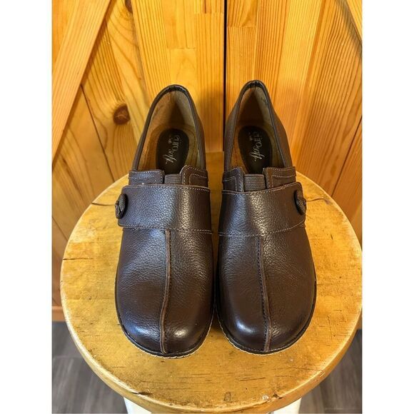 Sofft Euro Soft Womens Leather Clogs Button Detail Brown Sz 9.5M - Picture 2 of 8